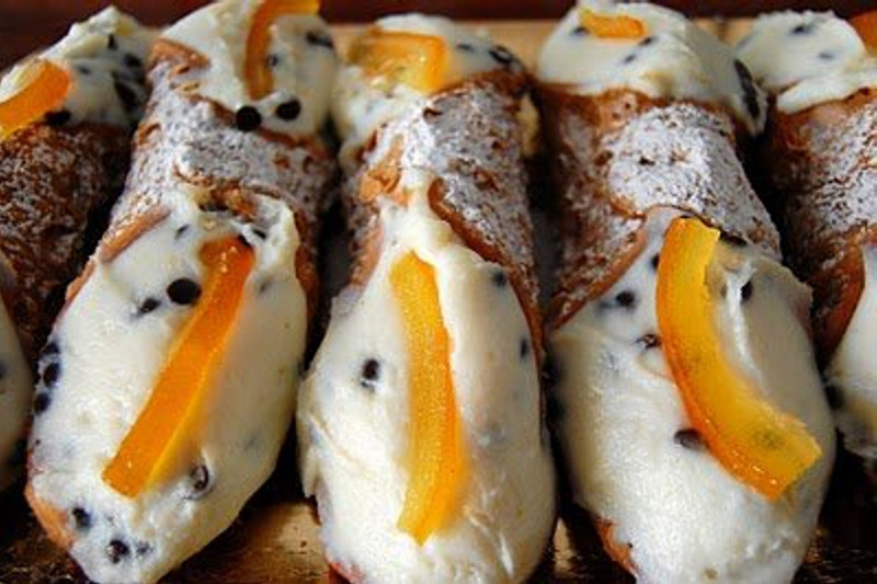 cannoli e dolci tipici del Carnevale di Sciacca