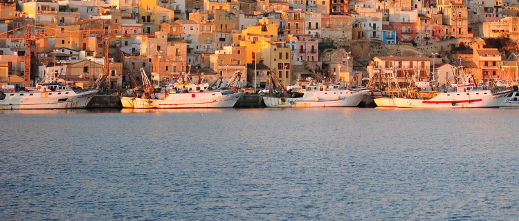 il porto di Sciacca Hotel Villa Calandrino